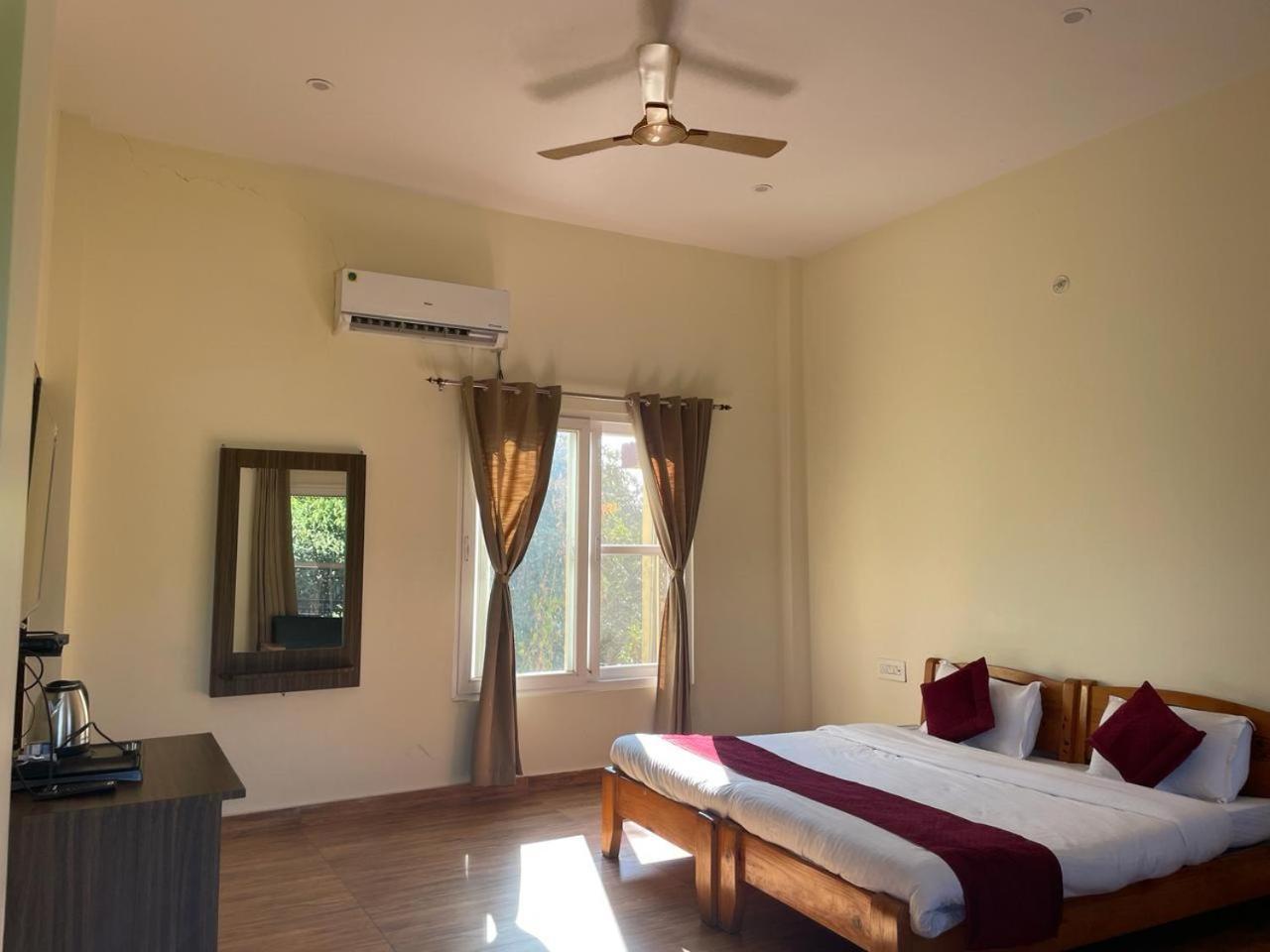 Karans Corbett Motel Ramnagar  Bagian luar foto